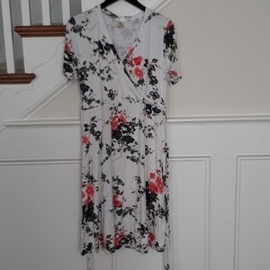 Matty M maternity floral short sleeve dress Sz. L